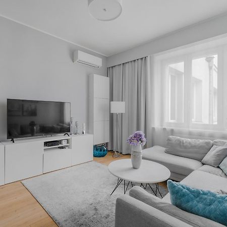 Unitapartament Delux Warszawa Centrum Blisko Plac Zbawiciela Hala Koszyki Metro Politechnika Jest To Elegancki I Wygodny Apartament Na Noclegi I Pobyt W Warszawie - Zapraszamy Luaran gambar
