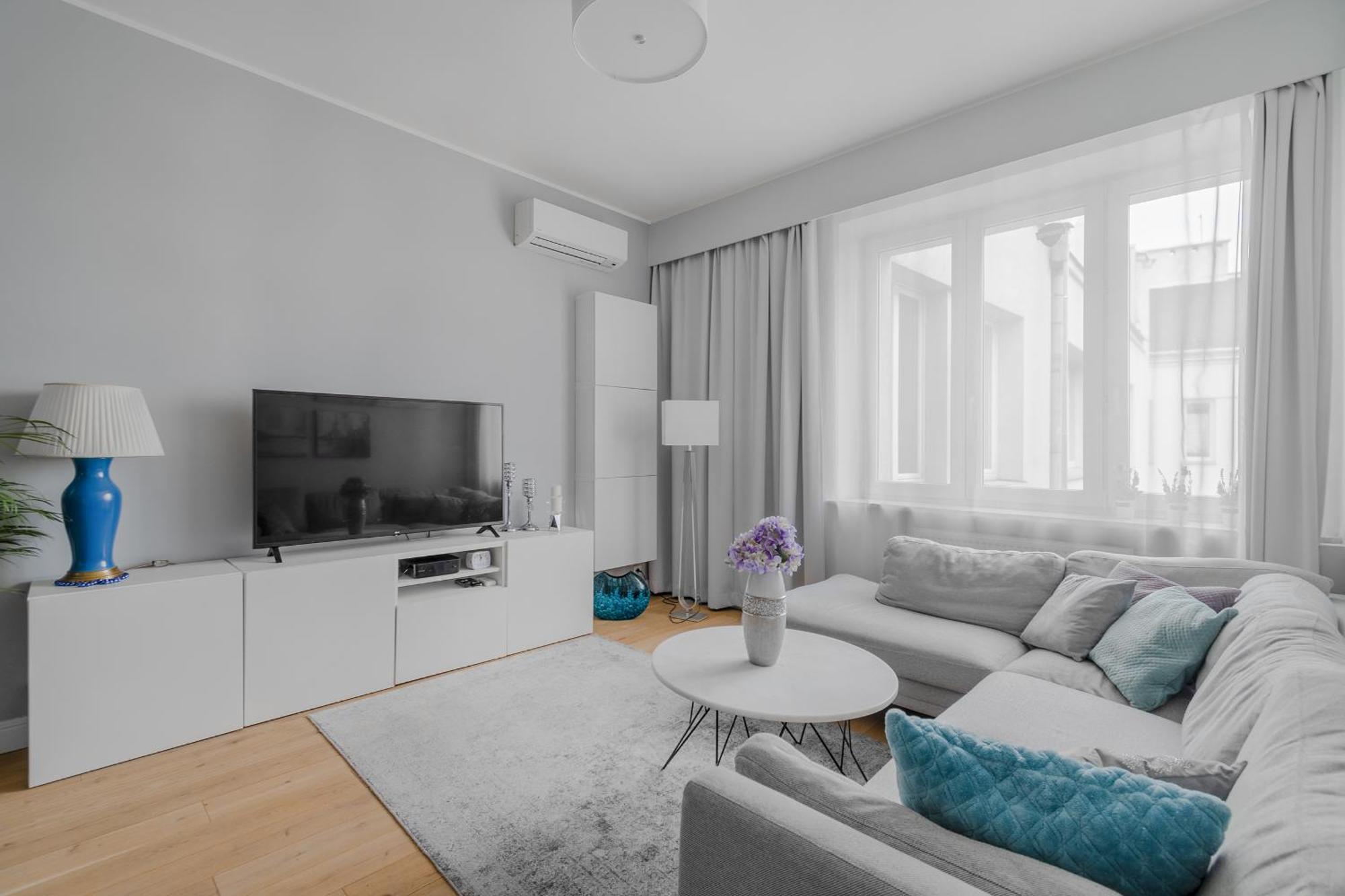 Unitapartament Delux Warszawa Centrum Blisko Plac Zbawiciela Hala Koszyki Metro Politechnika Jest To Elegancki I Wygodny Apartament Na Noclegi I Pobyt W Warszawie - Zapraszamy Luaran gambar